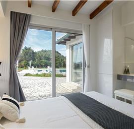 3 bedroom seaside villa with pool & jacuzzi, near Acharavi, sleeps 6